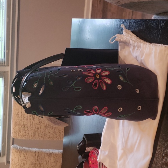 NWT! Chloe Larger Kamilla North/South Tote - Picture 4 of 8